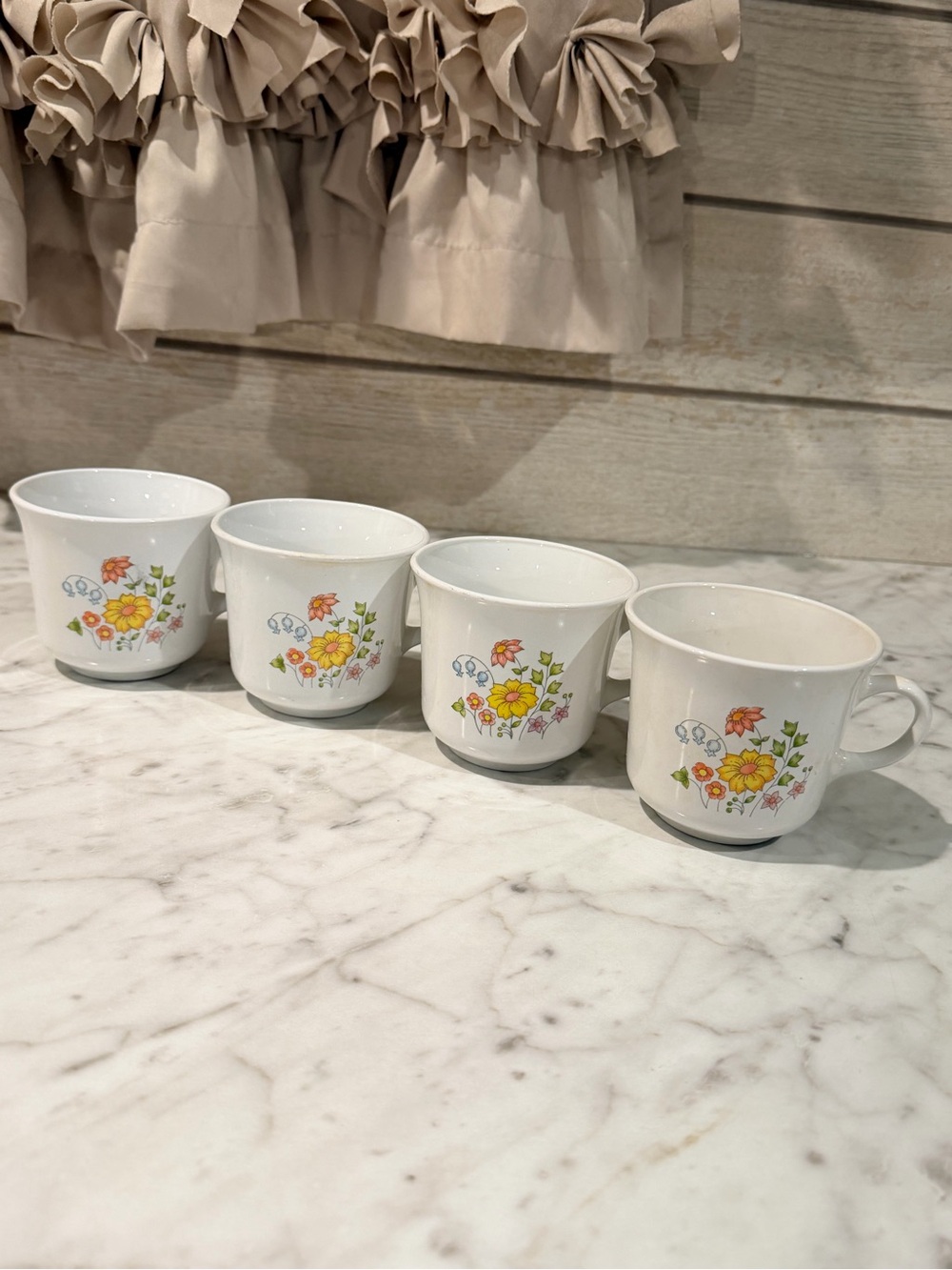 Vintage Corelle Corning Spring Meadow Coffee Tea Cup Mugs set of 4